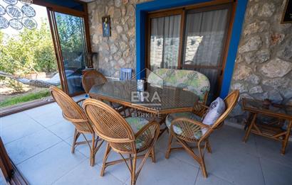 Datça Kızlan'da Satılık 550 m2 Arsada ve Müştemilatlı 3+2 Villa