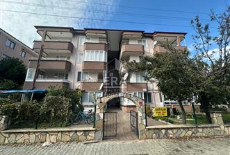 ERA PORT GÜVENCESİYLE EDREMİT AKÇAY SARIKIZ'DA 3+1 EŞYALI DAİRE