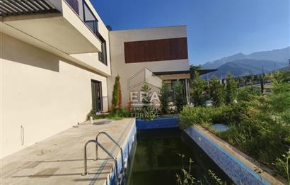 HALLAÇLAR'DA HAVUZLU 6+1 LÜKS  VİLLA