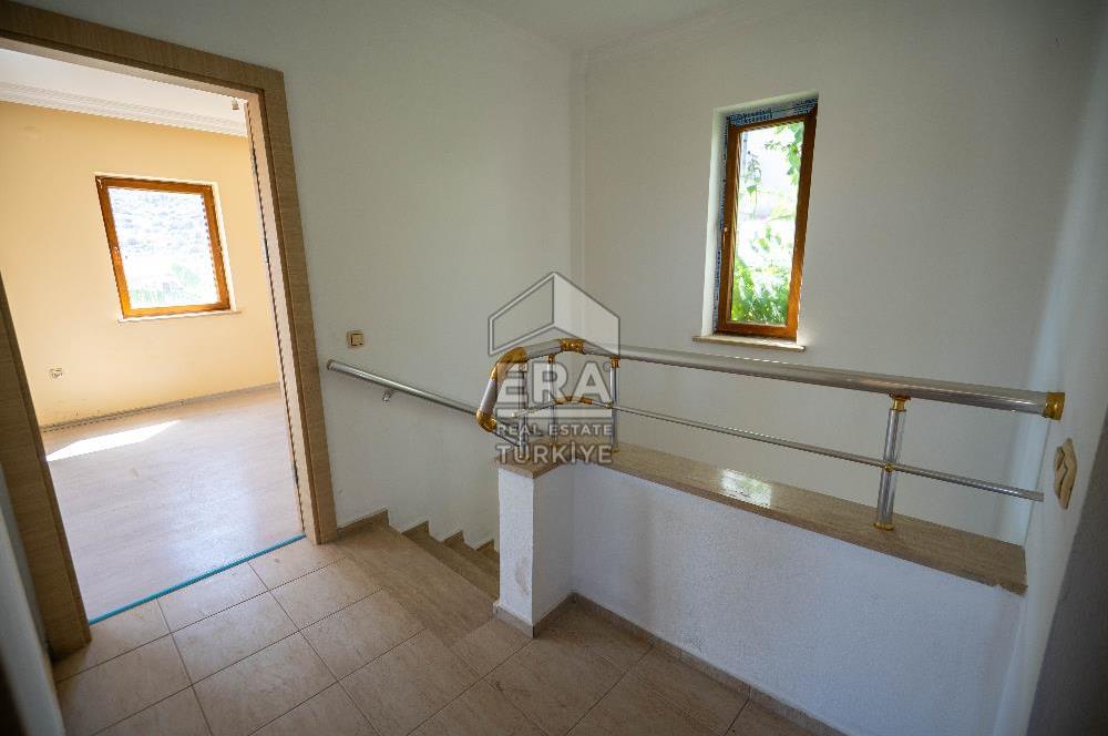 Datça Merkezde Satılık Deniz Gören 3.5+1Tripleks 180m2 Villa