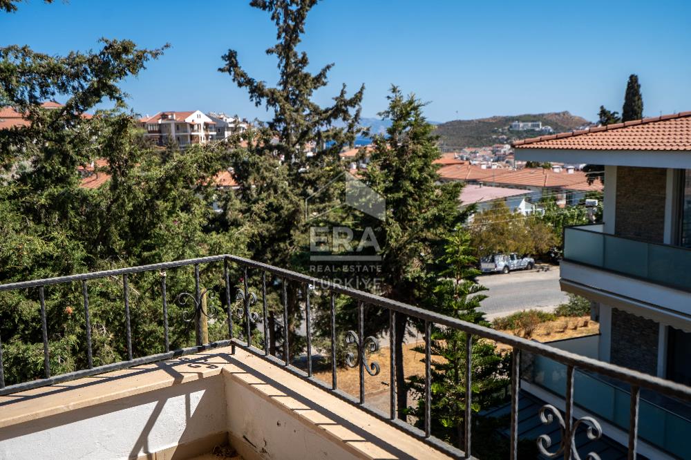 Datça Merkezde Satılık Deniz Gören 3.5+1Tripleks 180m2 Villa