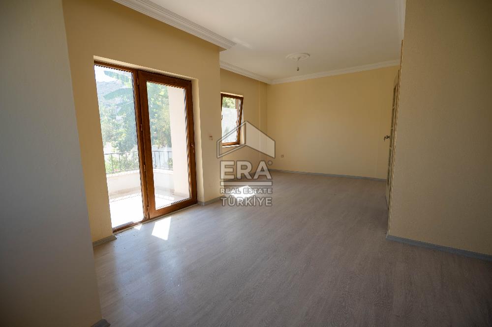 Datça Merkezde Satılık Deniz Gören 3.5+1Tripleks 180m2 Villa