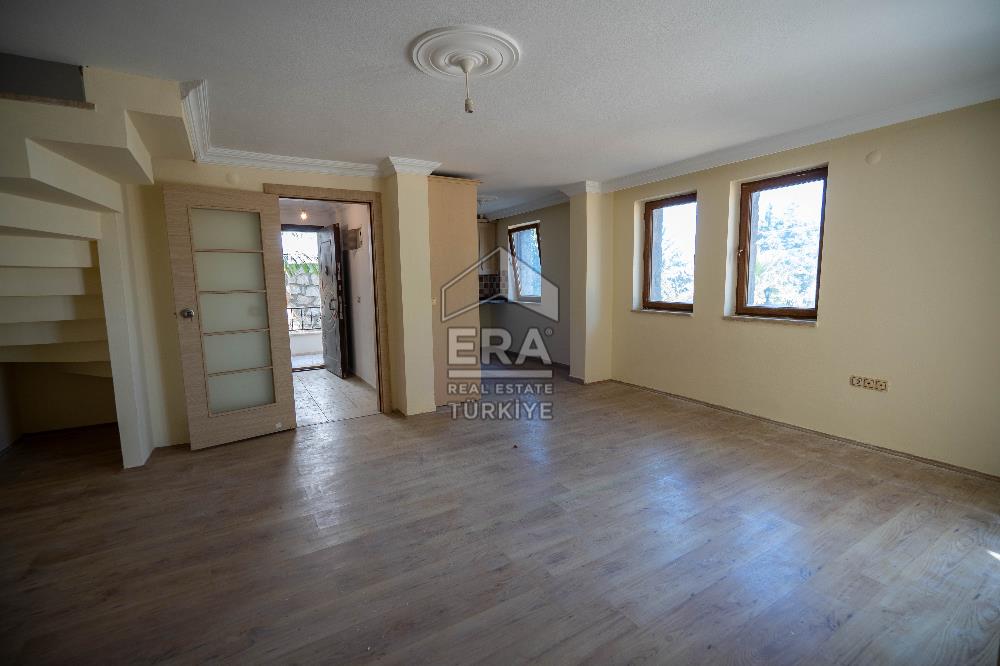 Datça Merkezde Satılık Deniz Gören 3.5+1Tripleks 180m2 Villa