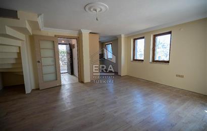 Datça Merkezde Satılık Deniz Gören 3.5+1Tripleks 180m2 Villa