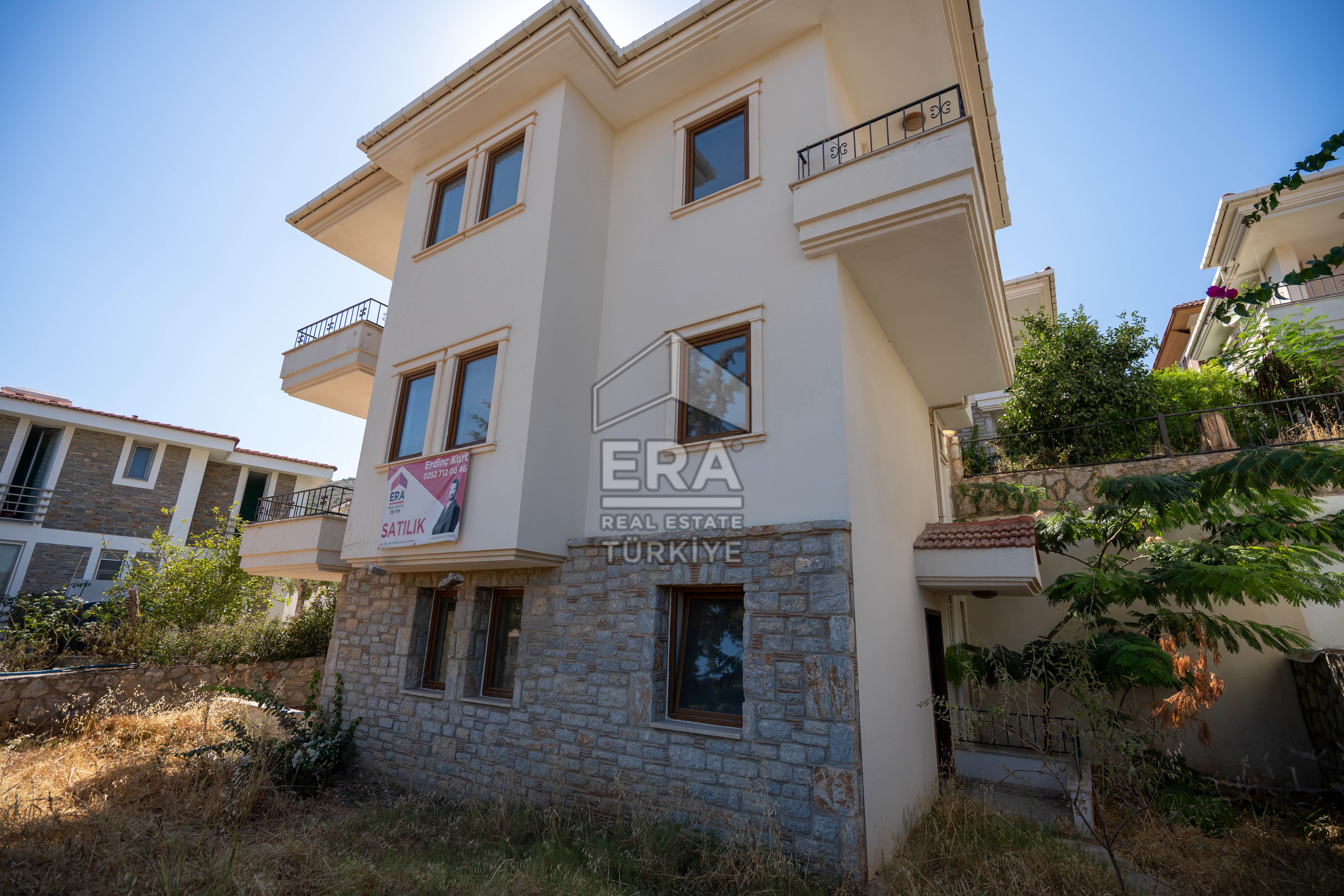 Datça Merkezde Satılık Deniz Gören 3.5+1Tripleks 180m2 Villa