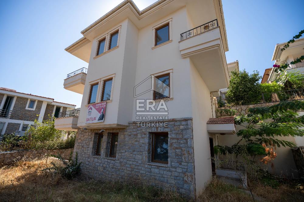 Datça Merkezde Satılık Deniz Gören 3.5+1Tripleks 180m2 Villa