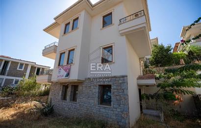 Datça Merkezde Satılık Deniz Gören 3.5+1Tripleks 180m2 Villa