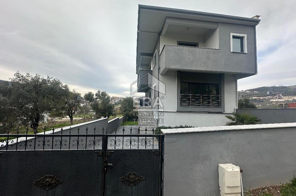 ERA PORT GÜVENCESİYLE KUVA-İ MILLIYE MAHALLESİNDE TRIPLEKS VİLLA