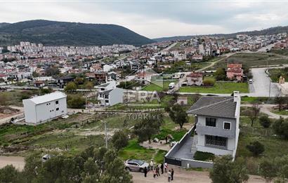 ERA PORT GÜVENCESİYLE KUVA-İ MILLIYE MAHALLESİNDE TRIPLEKS VİLLA