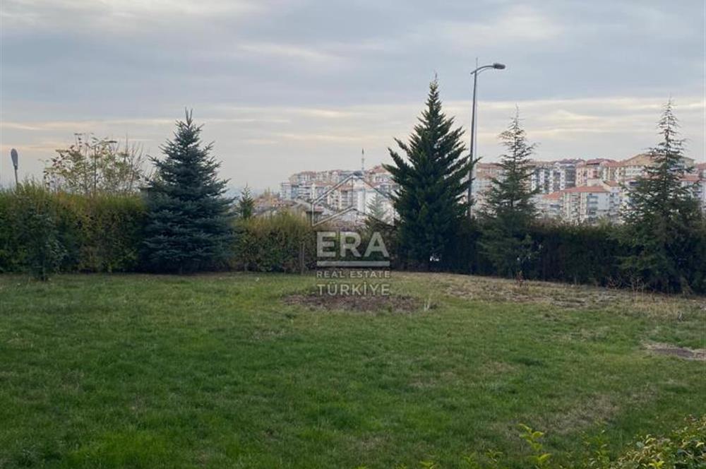 Ege Bölgesinde Natoyolu Caddesi Yakınlarında Geniş 3+1 Kiralık