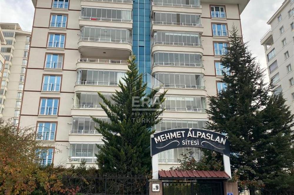 Ege Bölgesinde Natoyolu Caddesi Yakınlarında Geniş 3+1 Kiralık