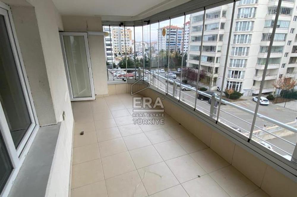 Ege Bölgesinde Natoyolu Caddesi Yakınlarında Geniş 3+1 Kiralık