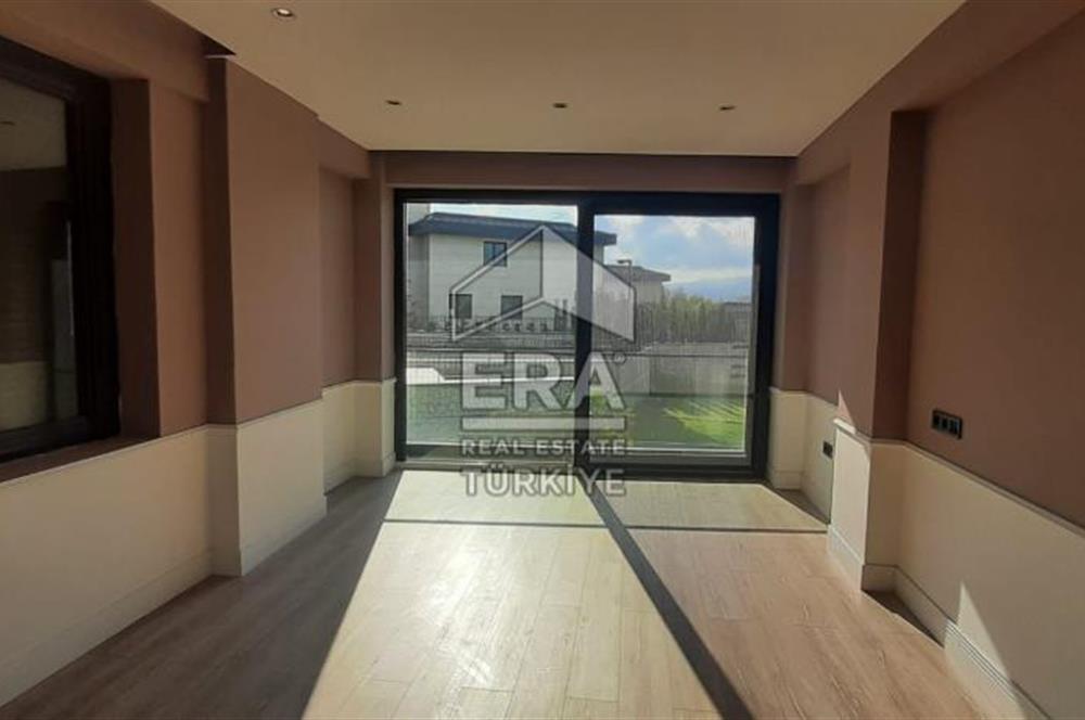 ERA KARAT SERDİVAN ESENTEPE’DE GÖL MANZARALI SATILIK VİLLA