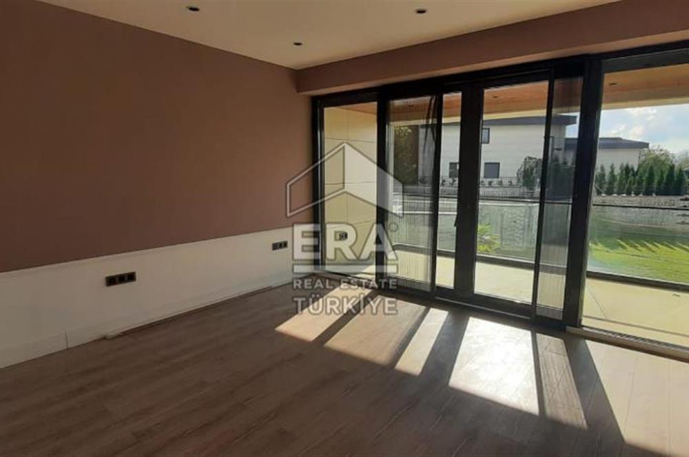 ERA KARAT SERDİVAN ESENTEPE’DE GÖL MANZARALI SATILIK VİLLA