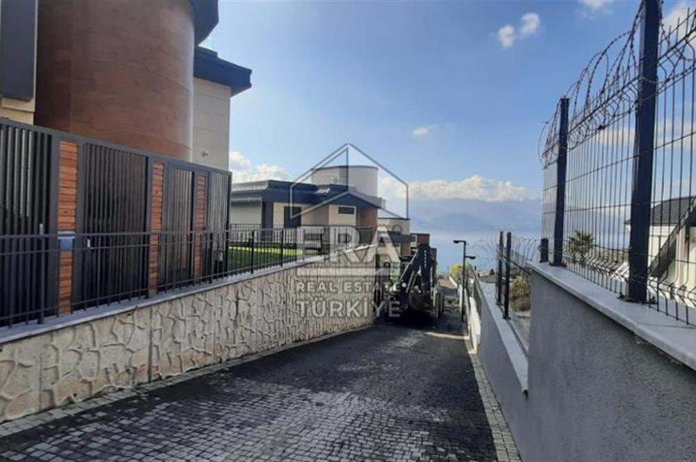 ERA KARAT SERDİVAN ESENTEPE’DE GÖL MANZARALI SATILIK VİLLA