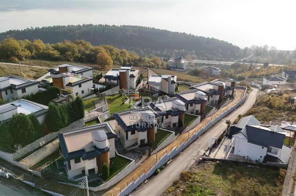ERA KARAT SERDİVAN ESENTEPE’DE GÖL MANZARALI SATILIK VİLLA
