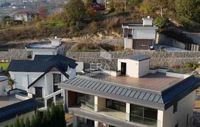 ERA KARAT SERDİVAN ESENTEPE’DE GÖL MANZARALI SATILIK VİLLA