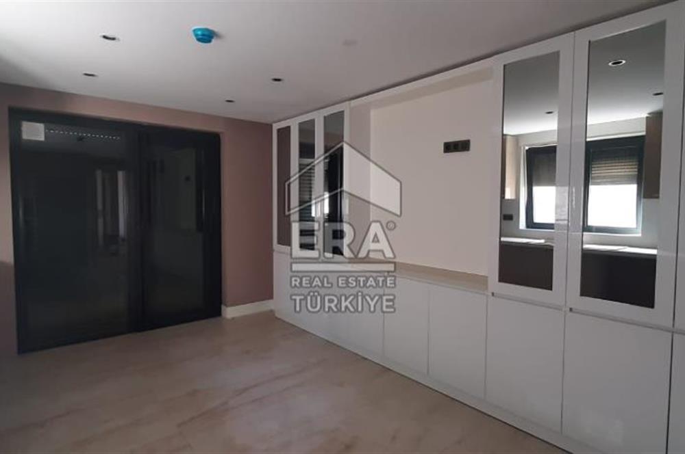 ERA KARAT SERDİVAN ESENTEPE’DE GÖL MANZARALI SATILIK VİLLA