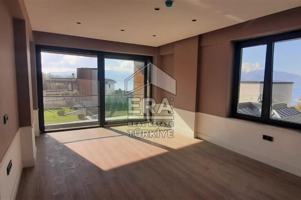 ERA KARAT SERDİVAN ESENTEPE’DE GÖL MANZARALI SATILIK VİLLA