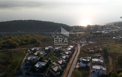 ERA KARAT SERDİVAN ESENTEPE’DE GÖL MANZARALI SATILIK VİLLA