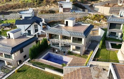 ERA KARAT SERDİVAN ESENTEPE’DE GÖL MANZARALI SATILIK VİLLA