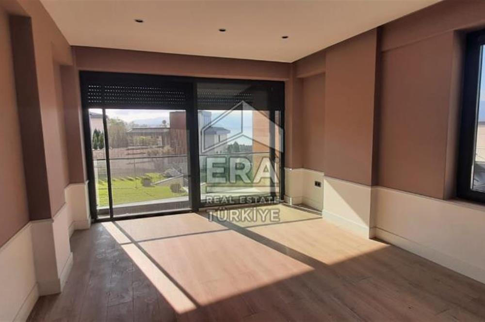 ERA KARAT SERDİVAN ESENTEPE’DE GÖL MANZARALI SATILIK VİLLA