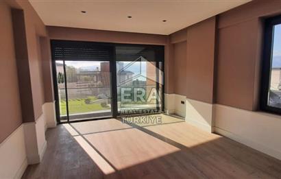 ERA KARAT SERDİVAN ESENTEPE’DE GÖL MANZARALI SATILIK VİLLA