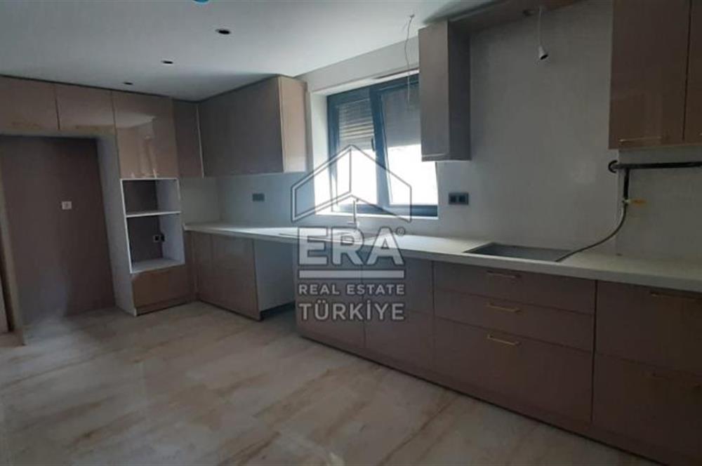 ERA KARAT SERDİVAN ESENTEPE’DE GÖL MANZARALI SATILIK VİLLA