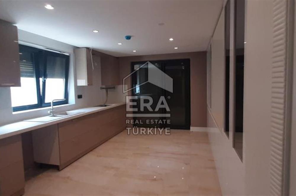 ERA KARAT SERDİVAN ESENTEPE’DE GÖL MANZARALI SATILIK VİLLA