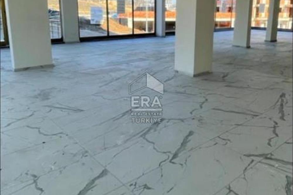 Cumhuriyet Mahallesinde Satılık 665 m2 Hazır Kiracılı Dükkan