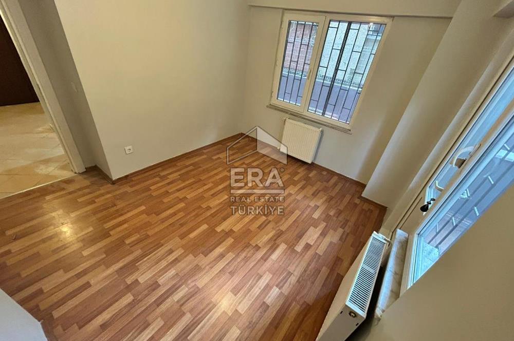 ÜSKÜDAR CUMHURİYET MAHALLESİN DE FERAH VE KULLANIŞLI 2+1