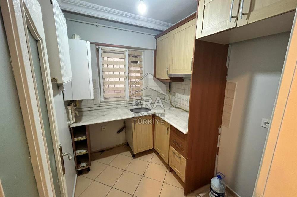 ÜSKÜDAR CUMHURİYET MAHALLESİN DE FERAH VE KULLANIŞLI 2+1