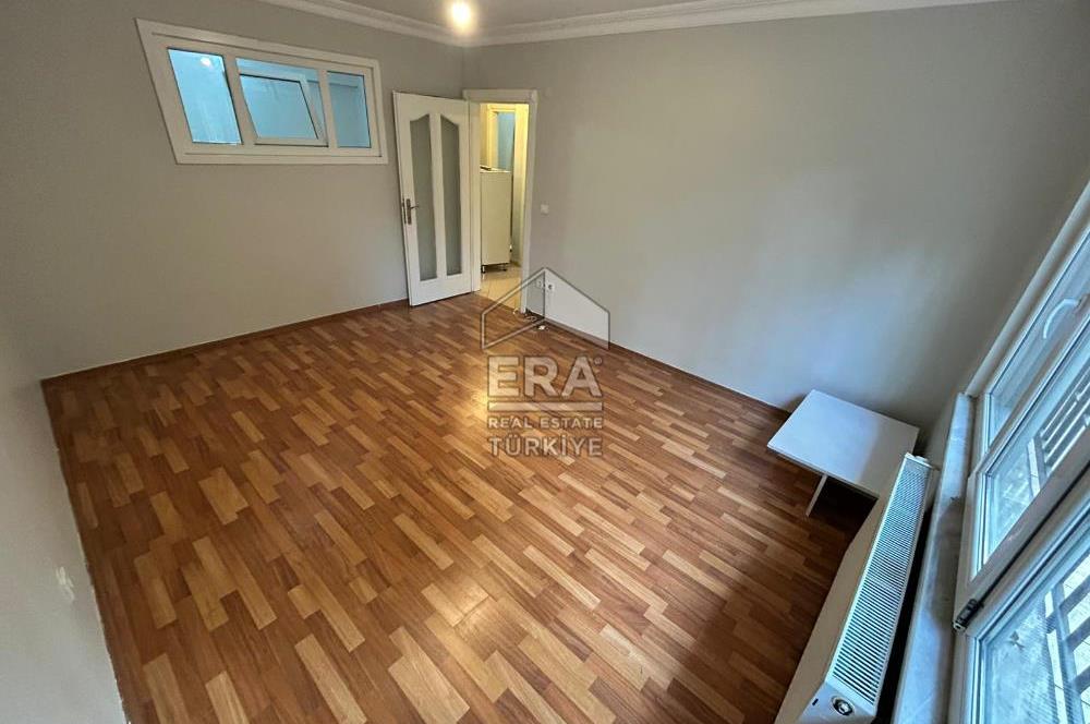 ÜSKÜDAR CUMHURİYET MAHALLESİN DE FERAH VE KULLANIŞLI 2+1