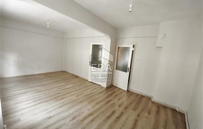 ÜSKÜDAR'IN KALBİNDE GENİŞ 2+1 DAİRE