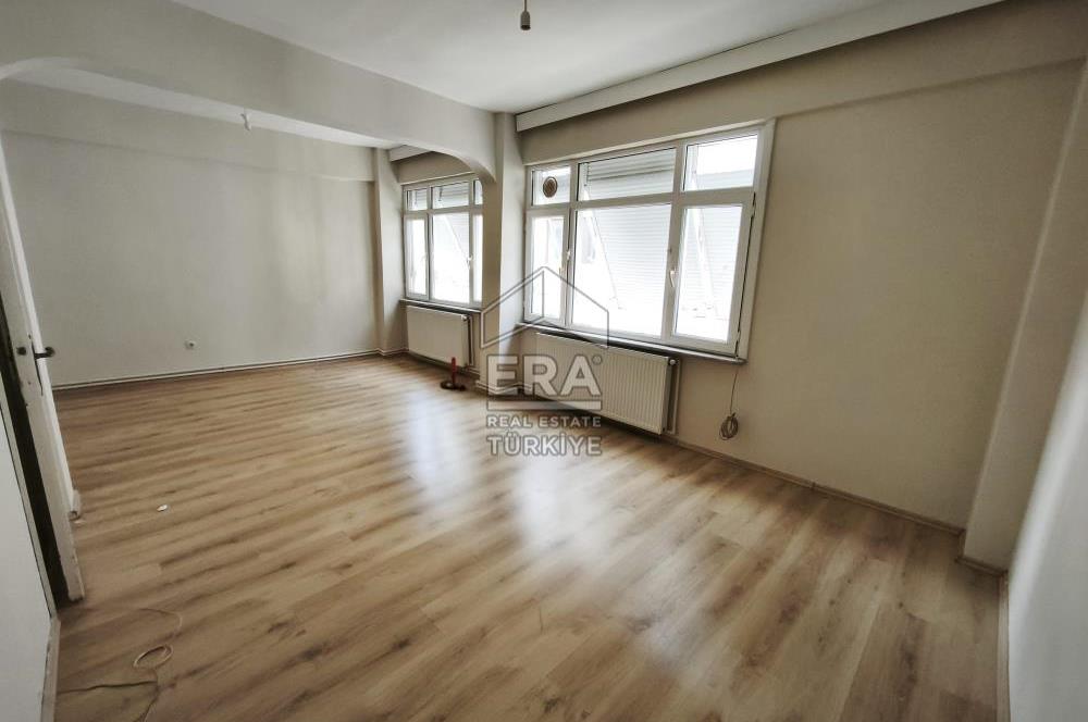 ÜSKÜDAR'IN KALBİNDE GENİŞ 2+1 DAİRE