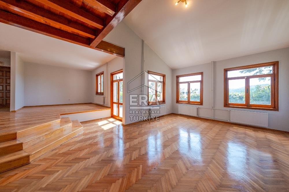 Zekeriyaköy Garanti Koza Evlerinde Vadi Manzaralı Kiralık Villa