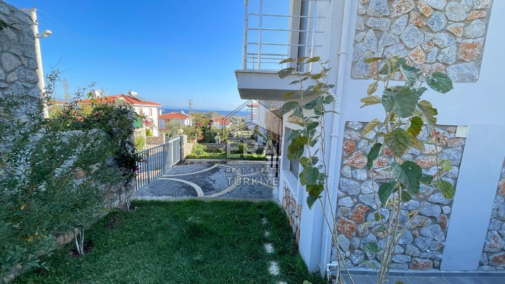 Datça Merkezde Kiralık 2+1 Deniz Manzaralı 85 m2 İkiz Villa
