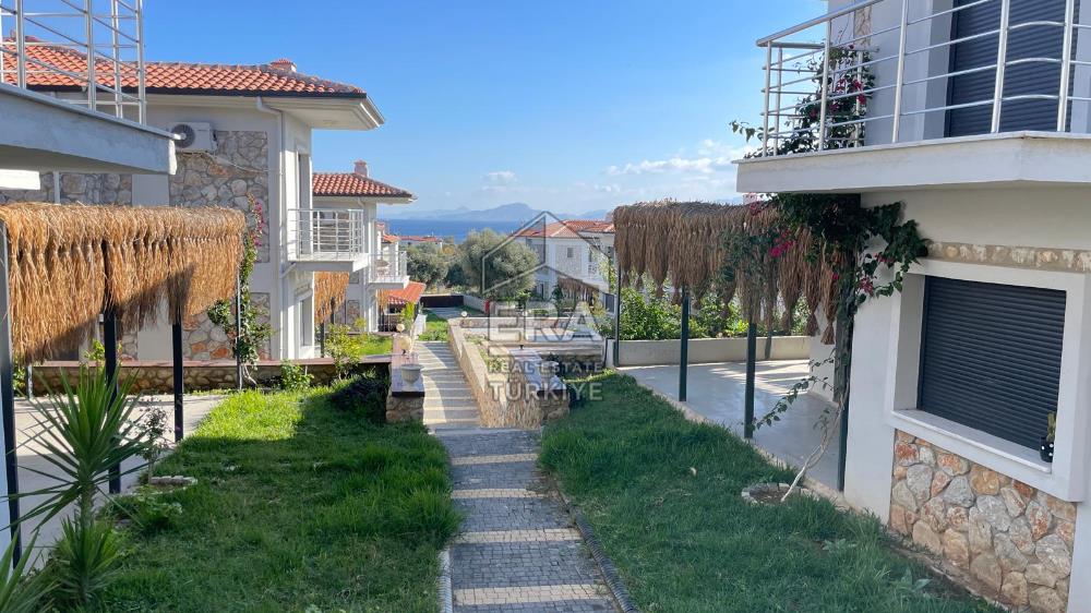 Datça Merkezde Kiralık 2+1 Deniz Manzaralı 85 m2 İkiz Villa