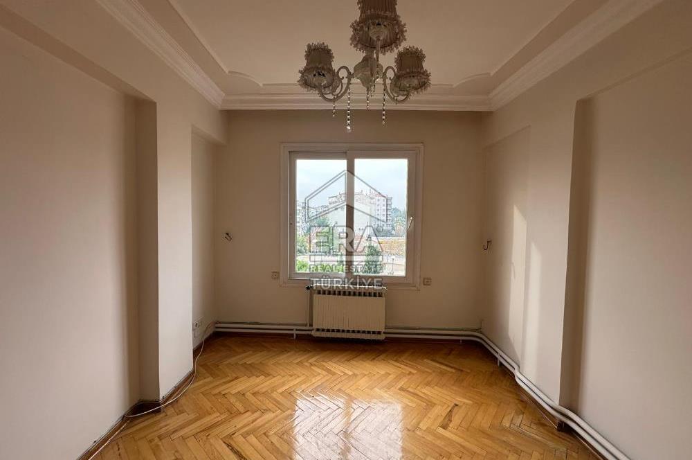 Güzelyalı Mahallesi Mithatpaşa Caddesi Yakını 3+1 Satılık Daire