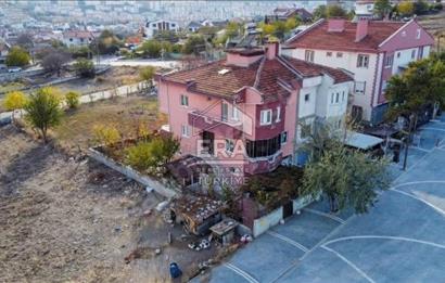 ERA PORT GÜVENCESİYLE KUVA-İ MILLIYE MAHALLESİNDE TRIPLEKS VİLLA