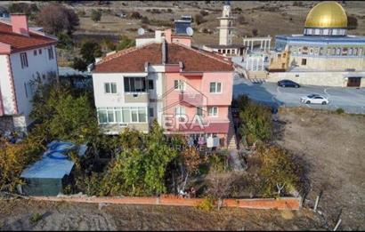 ERA PORT GÜVENCESİYLE KUVA-İ MILLIYE MAHALLESİNDE TRIPLEKS VİLLA