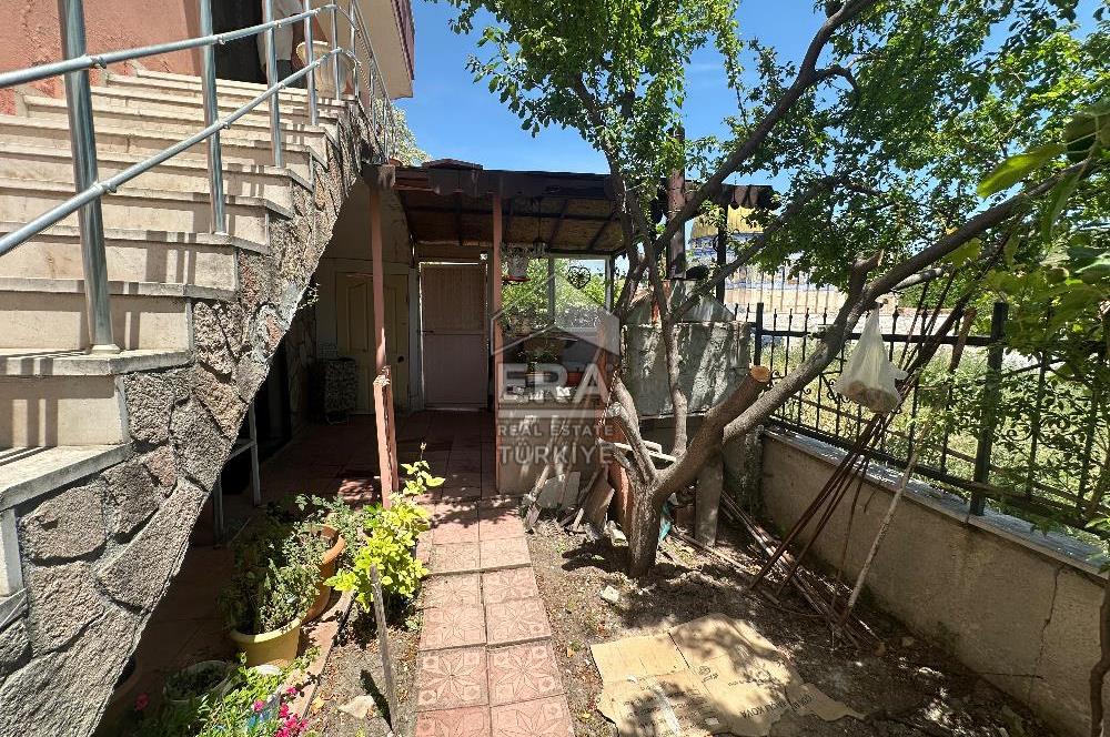 ERA PORT GÜVENCESİYLE KUVA-İ MILLIYE MAHALLESİNDE TRIPLEKS VİLLA