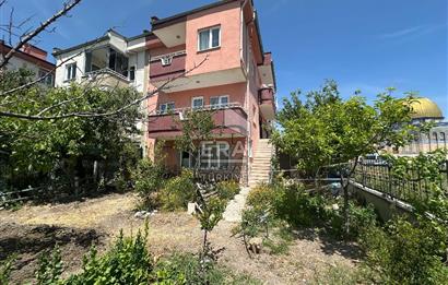 ERA PORT GÜVENCESİYLE KUVA-İ MILLIYE MAHALLESİNDE TRIPLEKS VİLLA