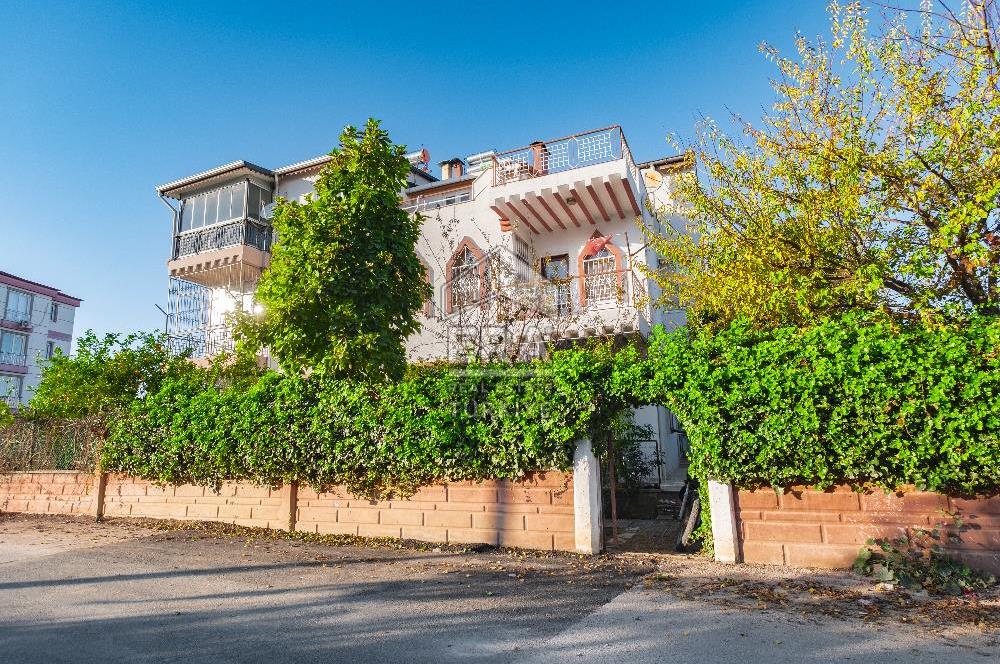 Antalya Kepez Şelale Sitesinde Satılık 5+2 250m² Tripleks Villa