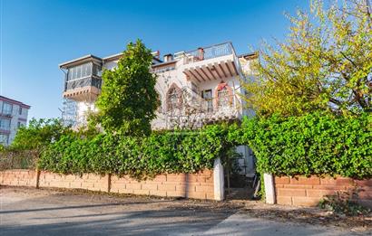 Antalya Kepez Şelale Sitesinde Satılık 5+2 250m² Tripleks Villa