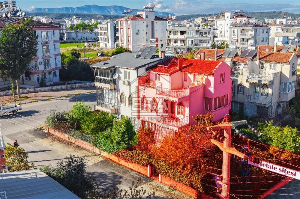 Antalya Kepez Şelale Sitesinde Satılık 5+2 250m² Tripleks Villa