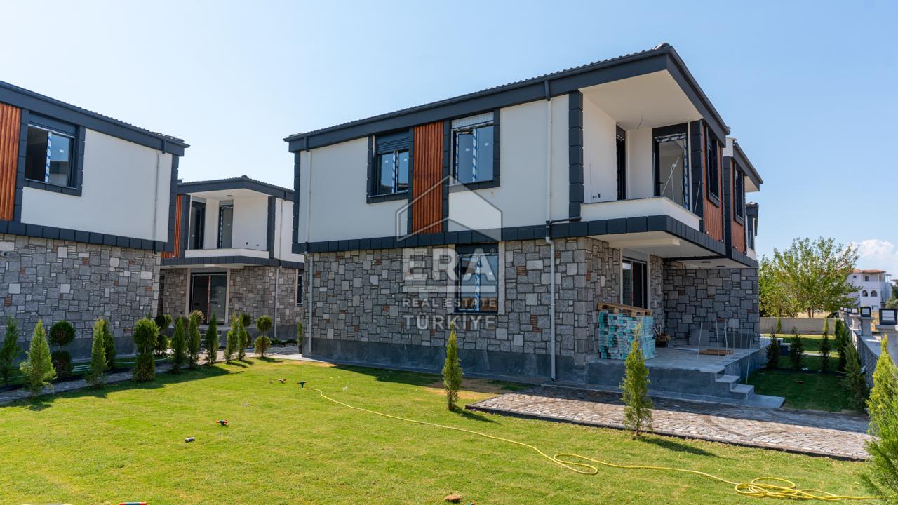 ERA ANGEL'dan Ayvalık Altınovada Deniz 300 mt.3+1 Satılık Villa