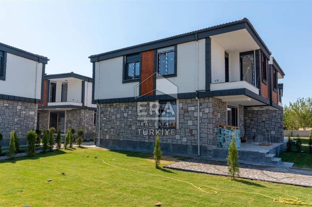 ERA ANGEL'dan Ayvalık Altınovada Deniz 300 mt.3+1 Satılık Villa