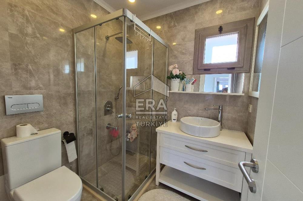 ÇEŞME YALIDA DENİZE YÜRÜME MESAFESİNDE HAVUZLU 4+1 VİLLA