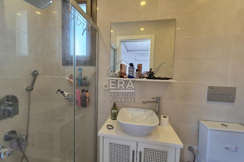 ÇEŞME YALIDA DENİZE YÜRÜME MESAFESİNDE HAVUZLU 4+1 VİLLA